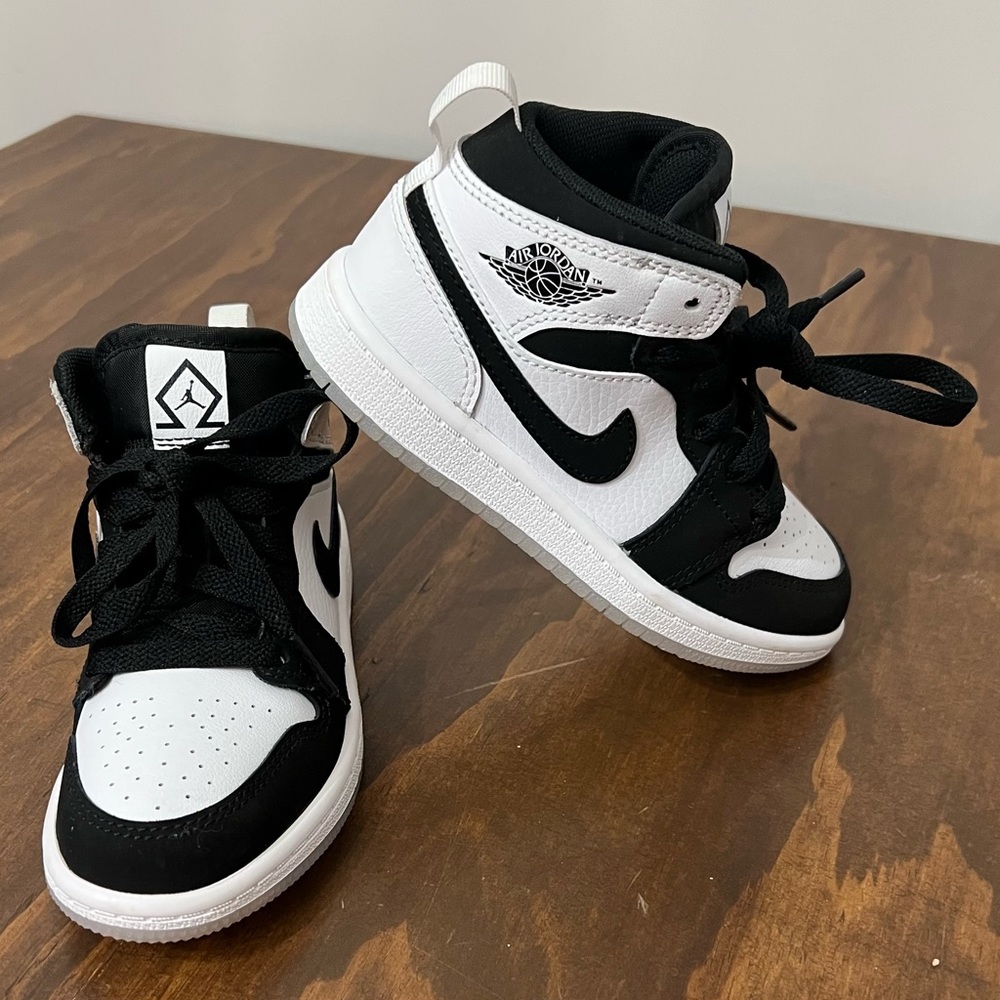 Air Jordan 1 Mid Diamond size 11C toddler/kid